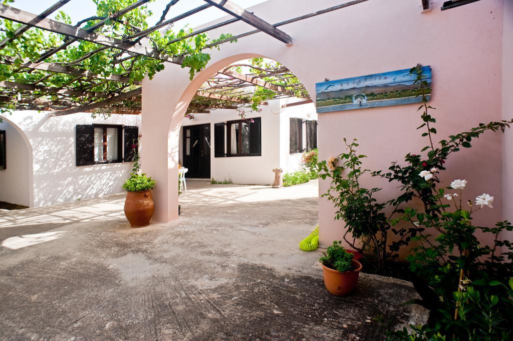 Dolphin Apartments Frangocastelo Ngoại thất bức ảnh