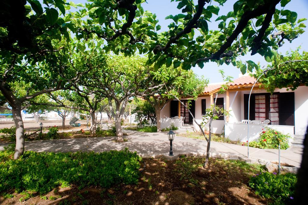 Dolphin Apartments Frangocastelo Ngoại thất bức ảnh