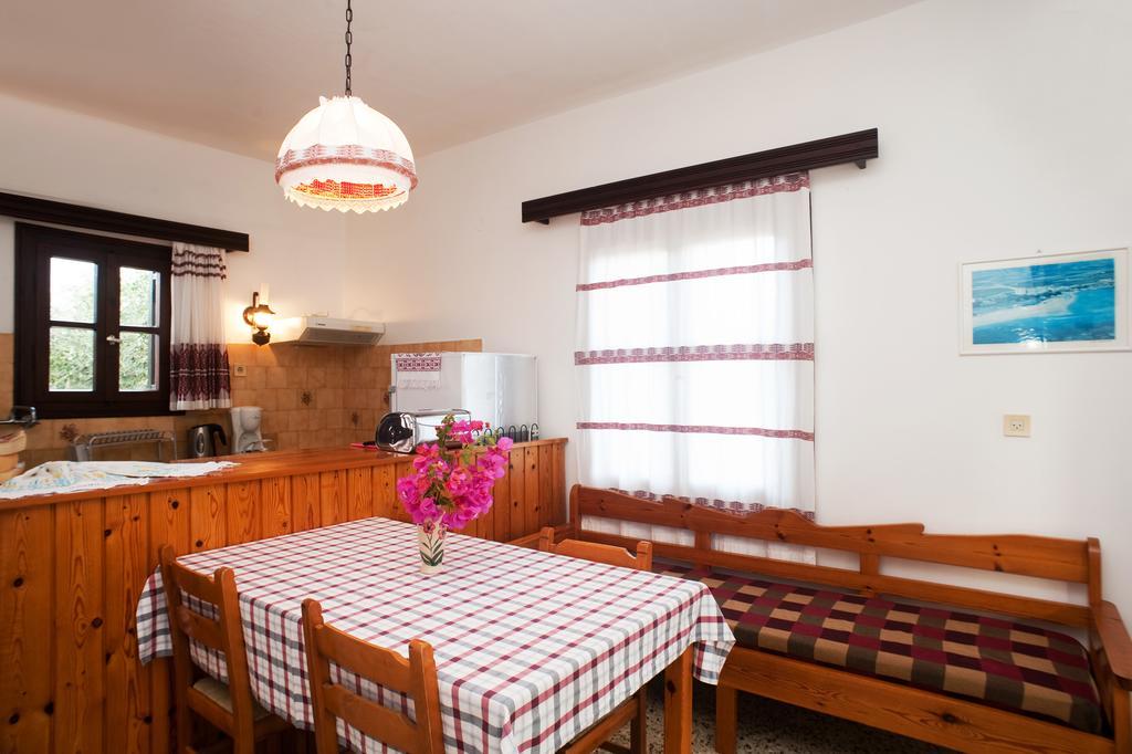 Dolphin Apartments Frangocastelo Ngoại thất bức ảnh